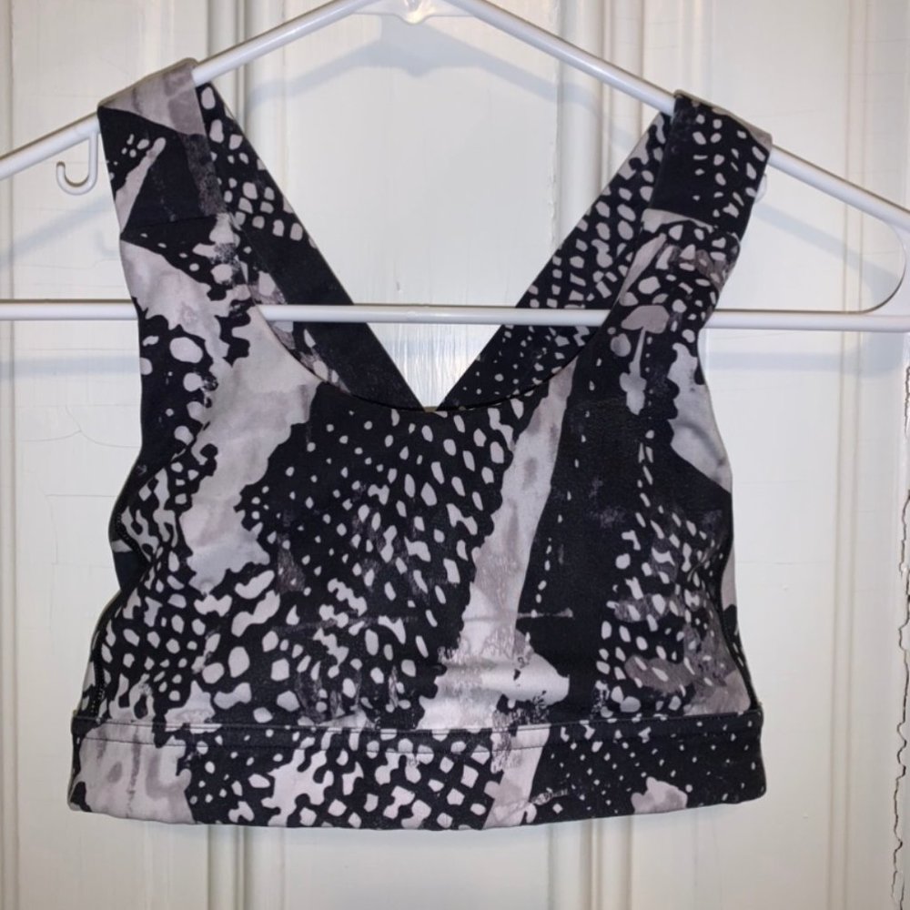 lululemon sports bra with cross in back